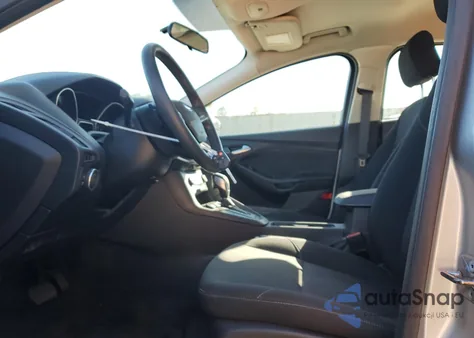 2016 Ford Focus Se z USA, uszkodzony, nr VIN 1FADP3F21GL215411